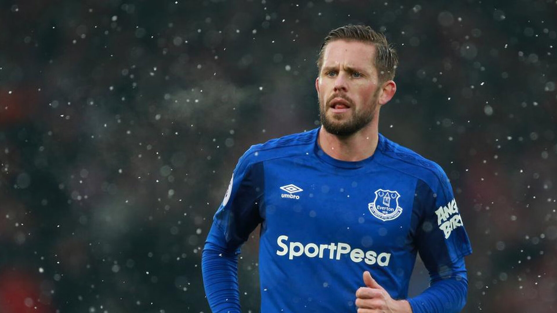 蒙古冰球联赛激烈竞争持续升温，蒙古族冰雪运动